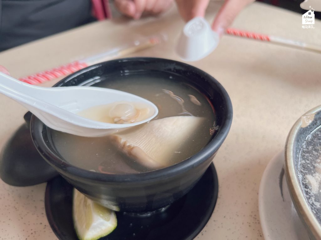 體育館壽司｜茶壺湯（蛤蠣、魚肉、魚板）