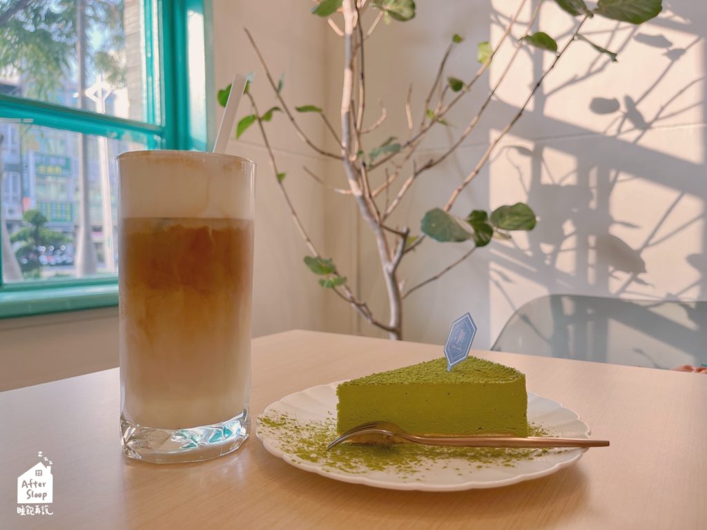 昭和J11咖啡館｜拿鐵與蛋糕