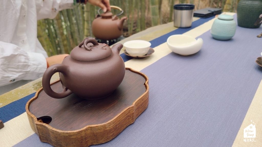 瑞茗祥茶・竹林茶席｜褐色茶壺