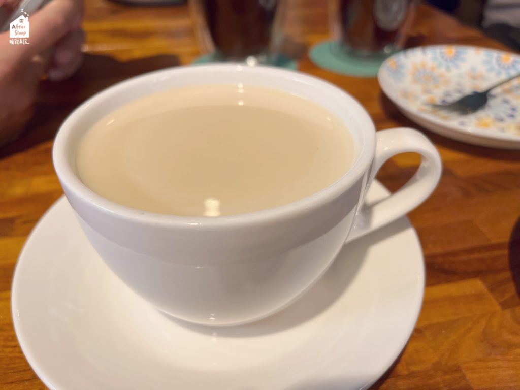 聖塔咖啡｜皇家鮮奶茶（150元）