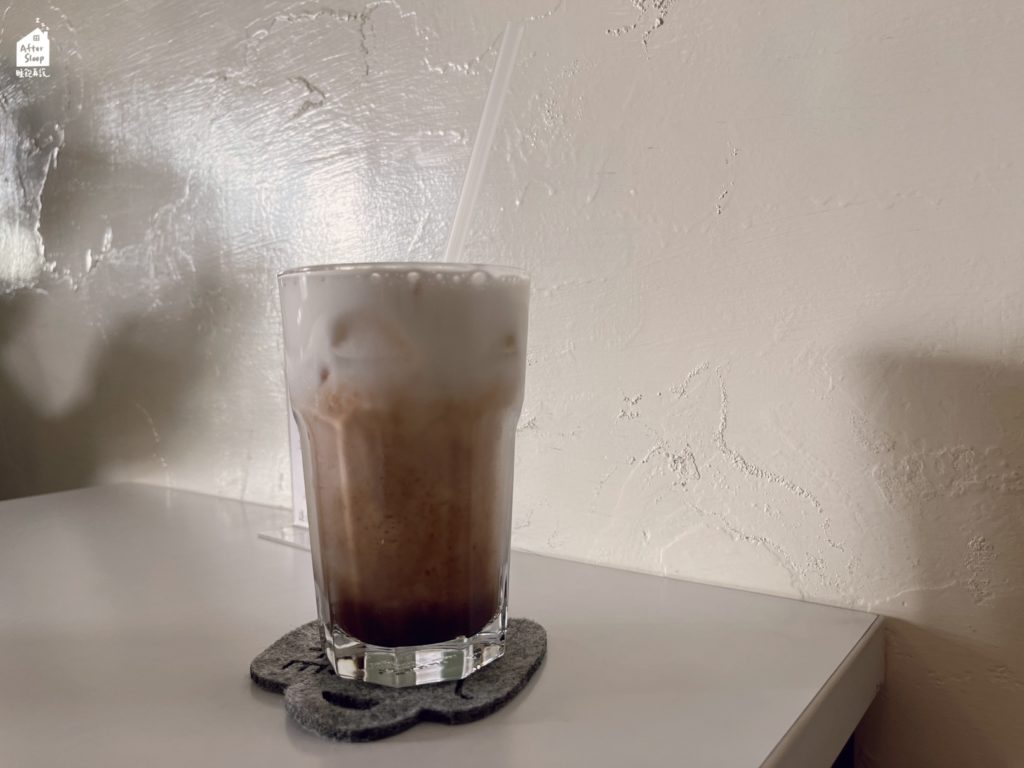 達米安咖啡｜中杯巧克力摩卡（80元）