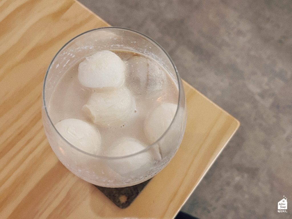 啡嚐挑剔｜咖啡冰磚與鮮奶冰磚