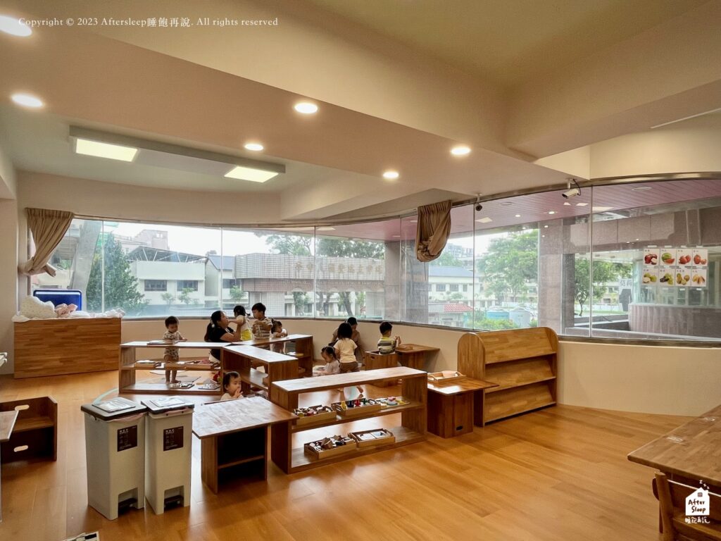 葛瑞絲托嬰中心｜木製地板與家具