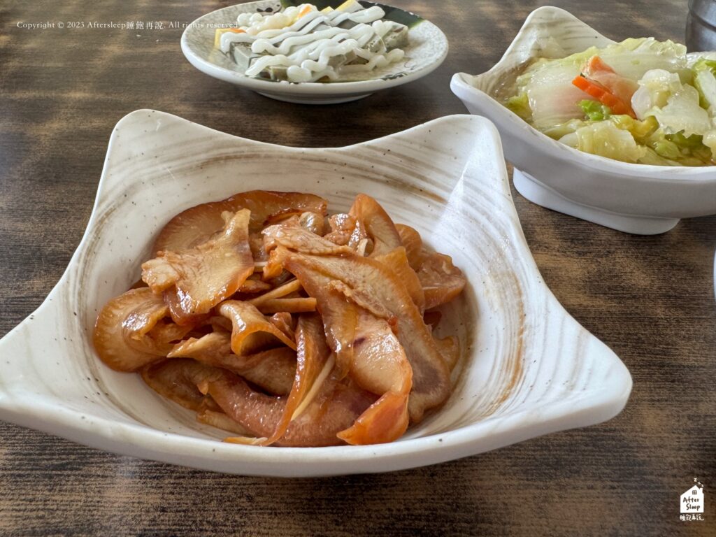 興安火雞肉飯｜涼拌豬耳朵（35元）