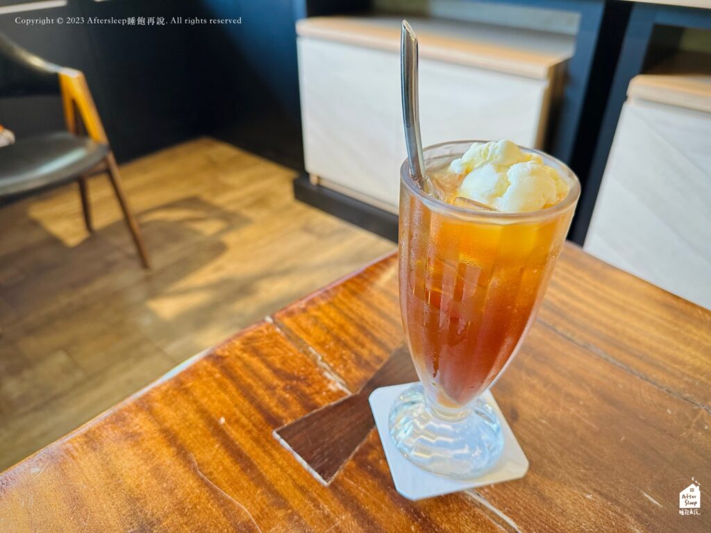 卡彿魯岸原住民咖啡餐廳｜漂浮冰紅茶（120元）
