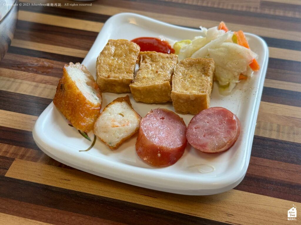 尚芳土魠魚羹｜豆腐、蝦捲、香腸與泡菜